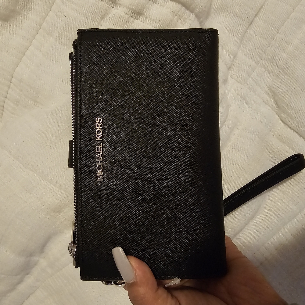 Michael Kors Adele Leather Smartphone Wallet - Picture 5 of 8